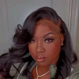 Meet your Posher, Jakia